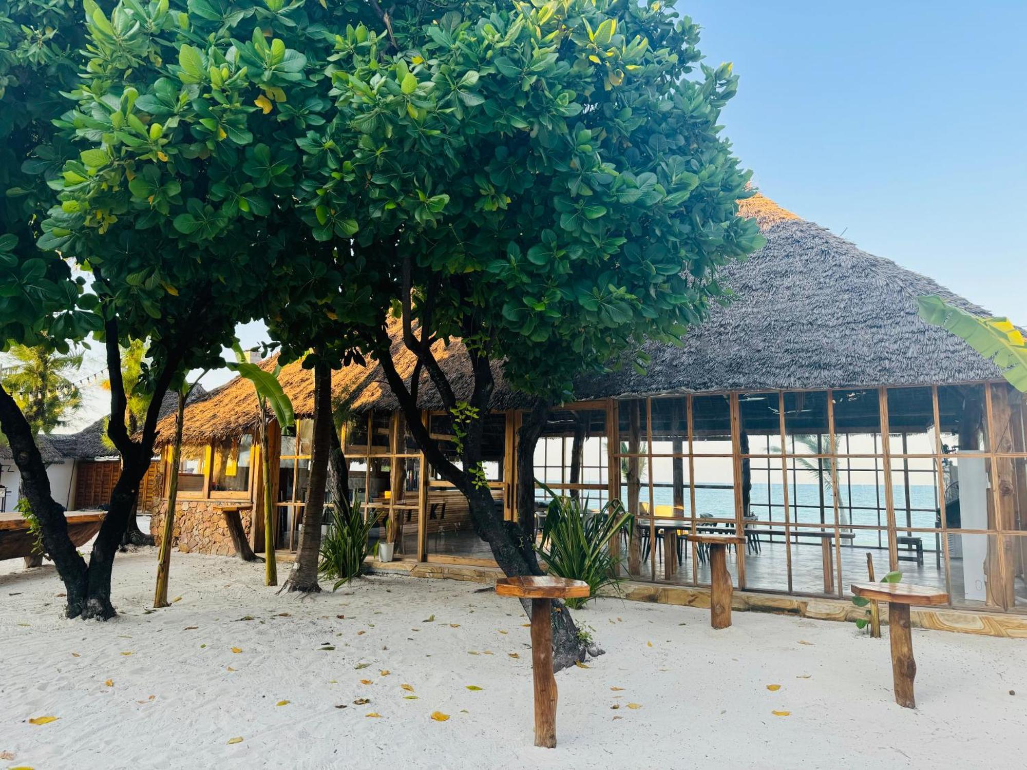 Tiki Beach Club & Resort (Adults Only) Bwejuu Exteriör bild