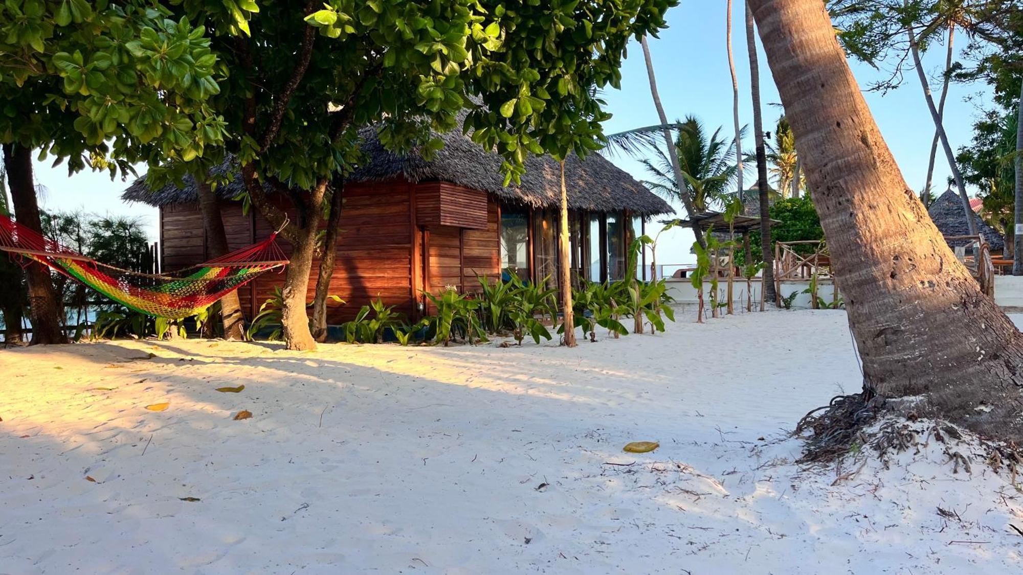 Tiki Beach Club & Resort (Adults Only) Bwejuu Exteriör bild