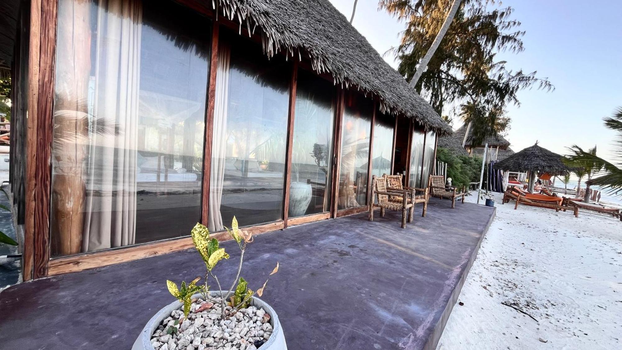 Tiki Beach Club & Resort (Adults Only) Bwejuu Exteriör bild