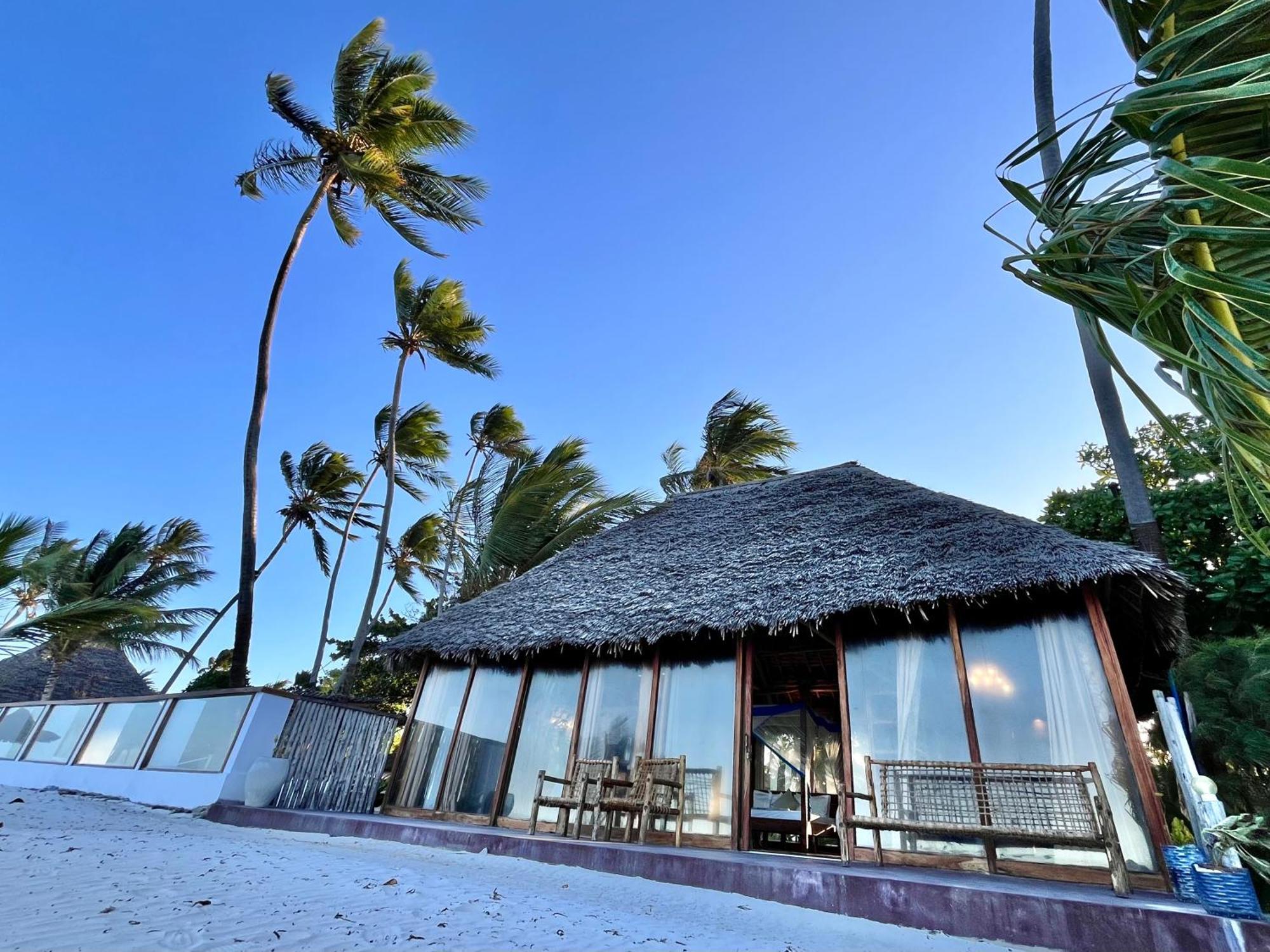Tiki Beach Club & Resort (Adults Only) Bwejuu Exteriör bild